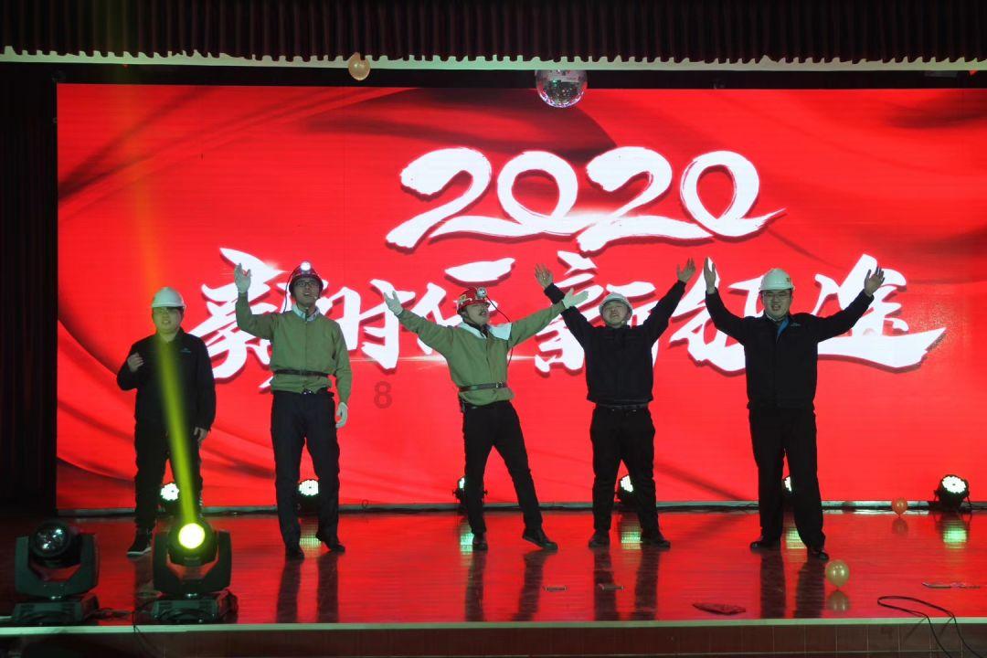 放大10倍看朱瞻基打高尔夫丨《明宣宗行乐图》